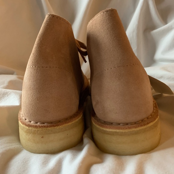 Clarks Originals Collection Desert Boots in beige suede - Picture 4 of 9